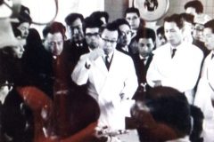 慶応義塾大学大学部産婦人科学教室の研究室にて